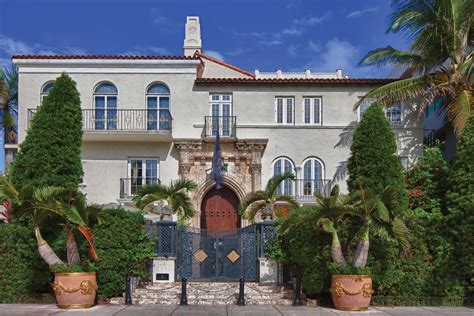 who owns the versace mansion